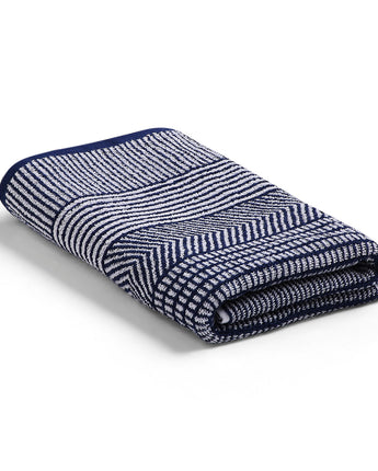 Geometrical Navy Jacquard | Sistra Bath Towel